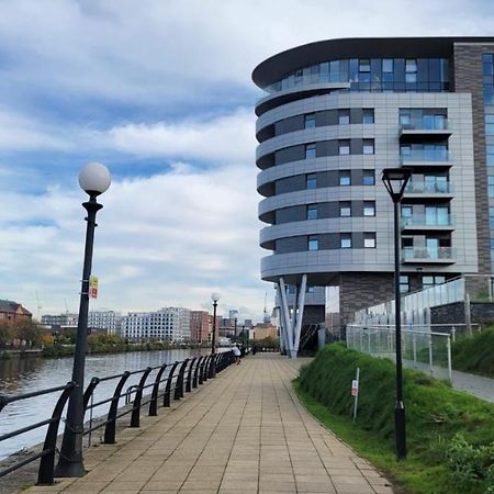 Manchester'S Luxurious 2-Bed Haven With Balcony - Canal Views & Proximity To Manchester United Ngoại thất bức ảnh