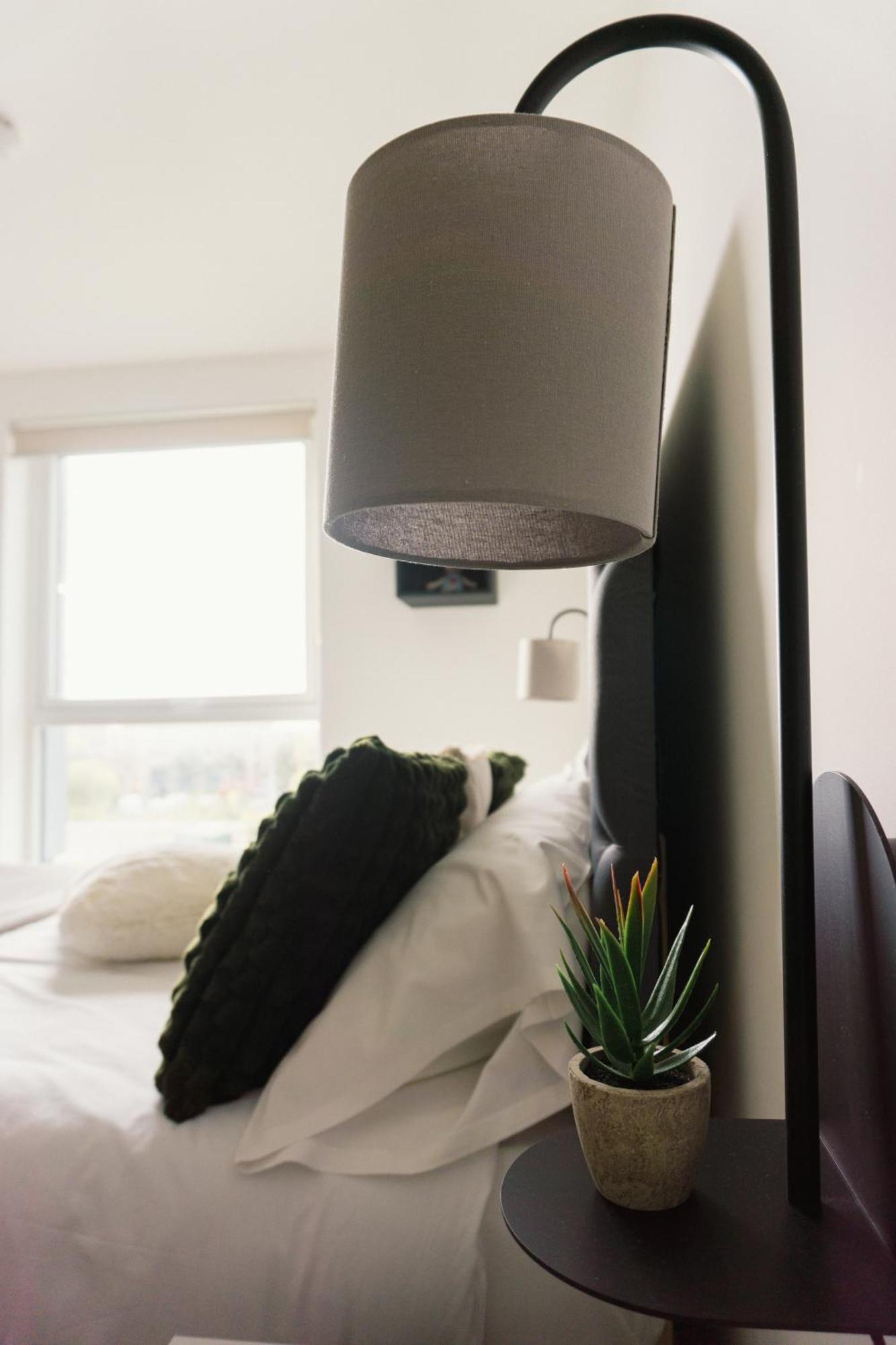 Manchester'S Luxurious 2-Bed Haven With Balcony - Canal Views & Proximity To Manchester United Ngoại thất bức ảnh