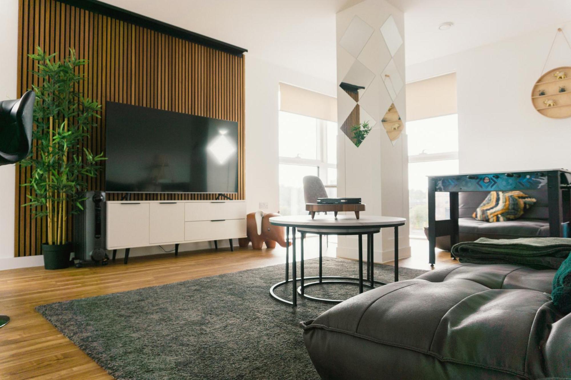 Manchester'S Luxurious 2-Bed Haven With Balcony - Canal Views & Proximity To Manchester United Ngoại thất bức ảnh