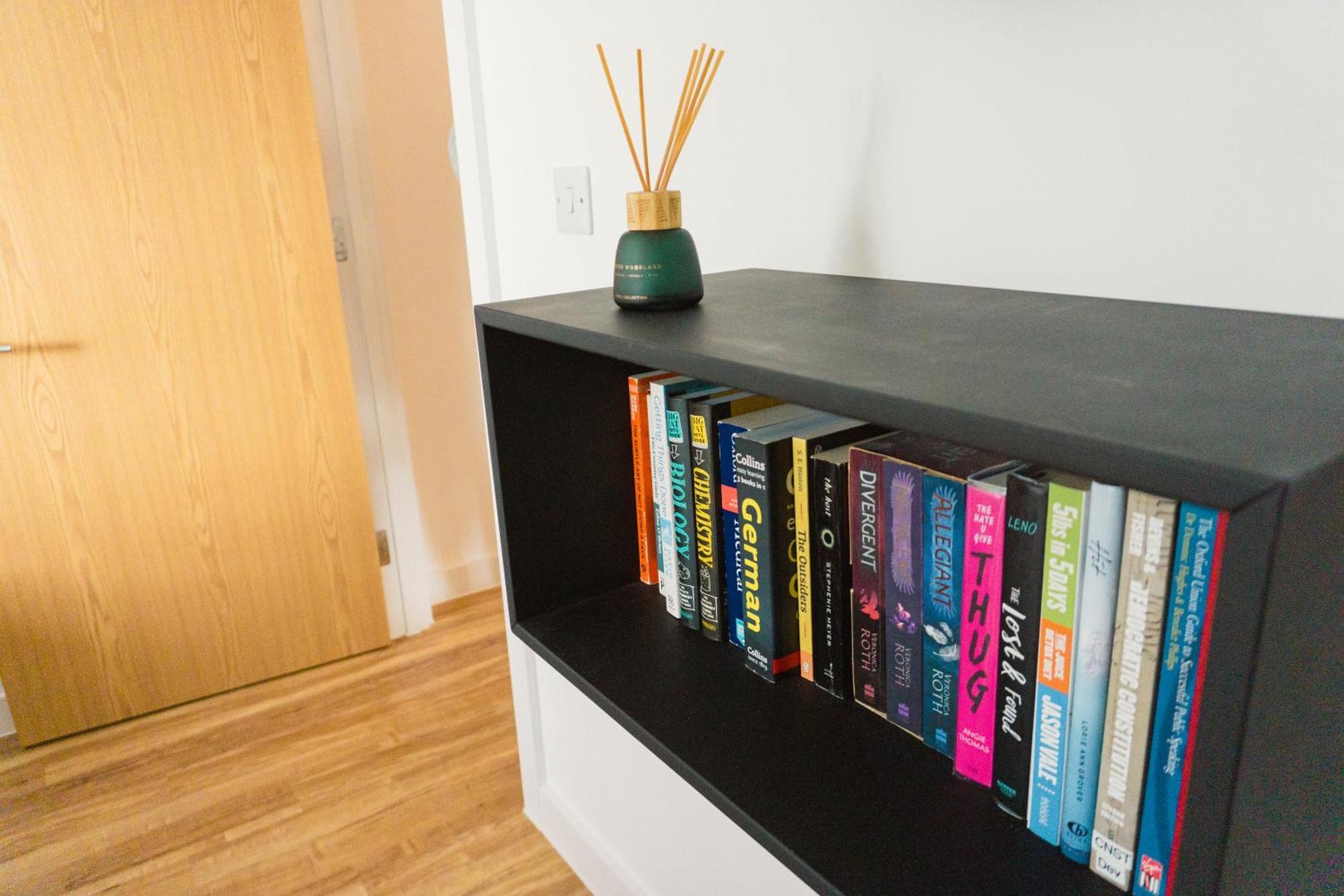Manchester'S Luxurious 2-Bed Haven With Balcony - Canal Views & Proximity To Manchester United Ngoại thất bức ảnh