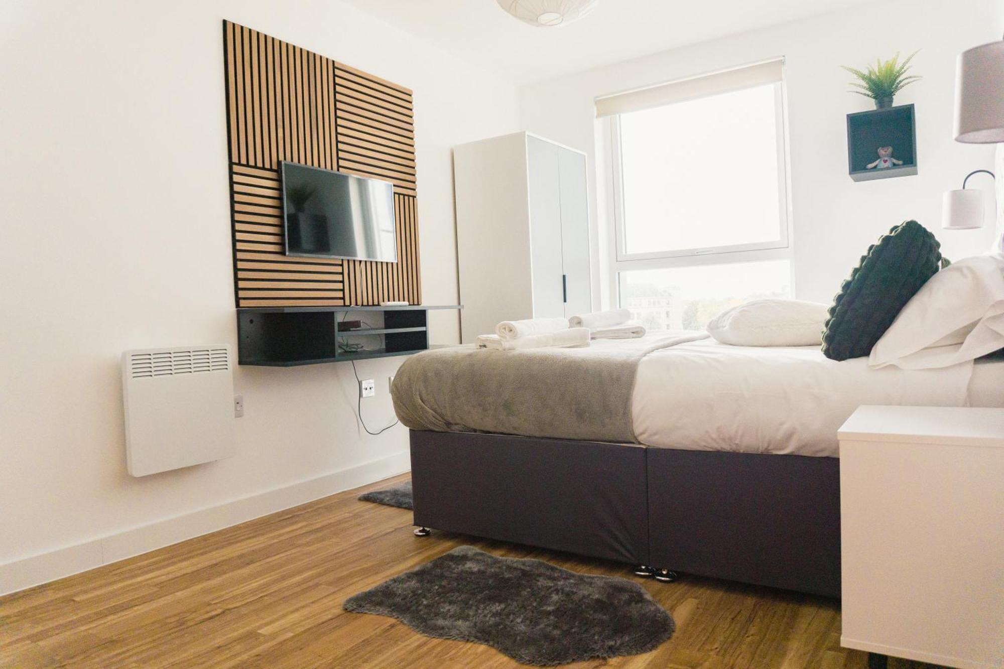 Manchester'S Luxurious 2-Bed Haven With Balcony - Canal Views & Proximity To Manchester United Ngoại thất bức ảnh