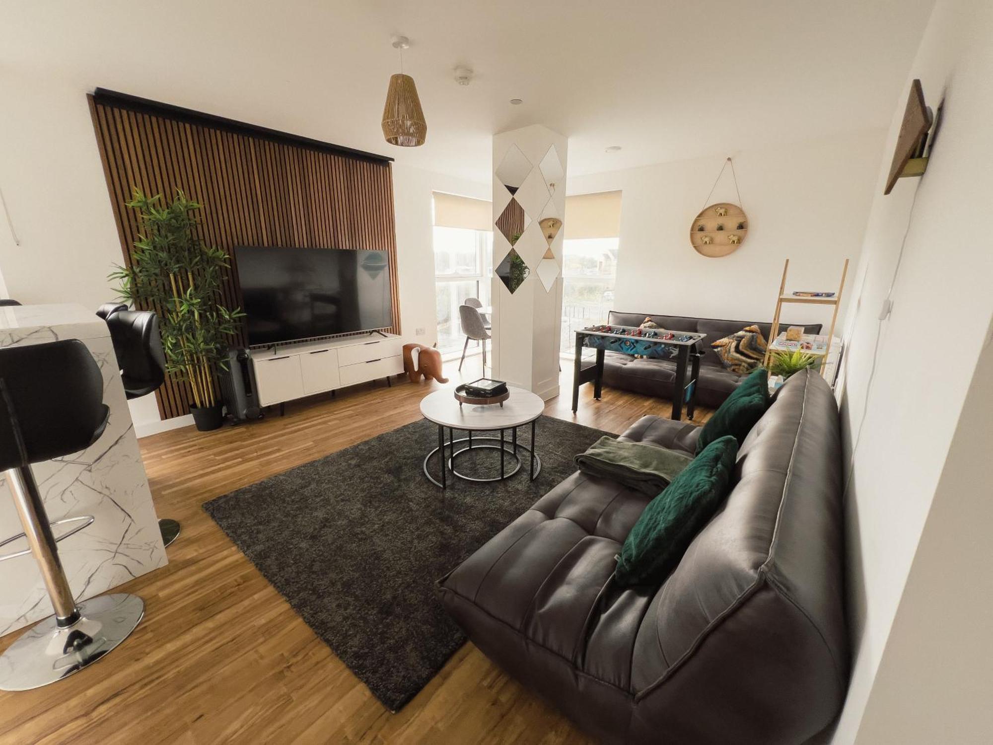 Manchester'S Luxurious 2-Bed Haven With Balcony - Canal Views & Proximity To Manchester United Ngoại thất bức ảnh