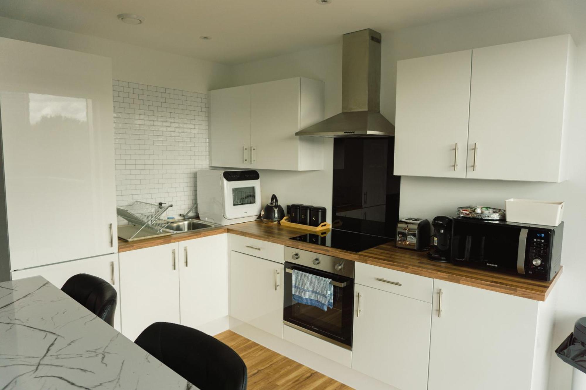 Manchester'S Luxurious 2-Bed Haven With Balcony - Canal Views & Proximity To Manchester United Ngoại thất bức ảnh