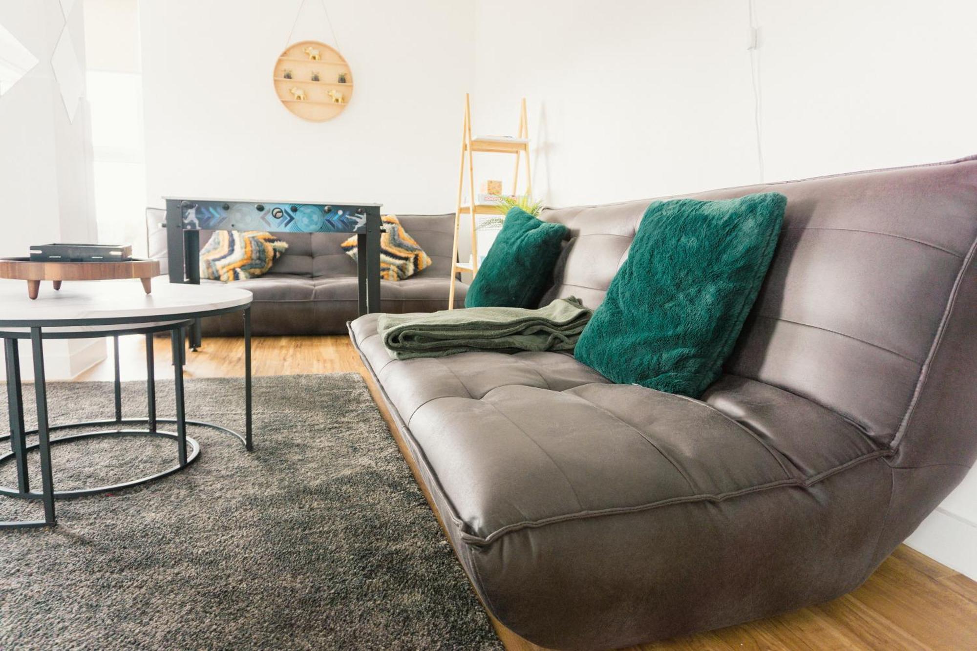 Manchester'S Luxurious 2-Bed Haven With Balcony - Canal Views & Proximity To Manchester United Ngoại thất bức ảnh