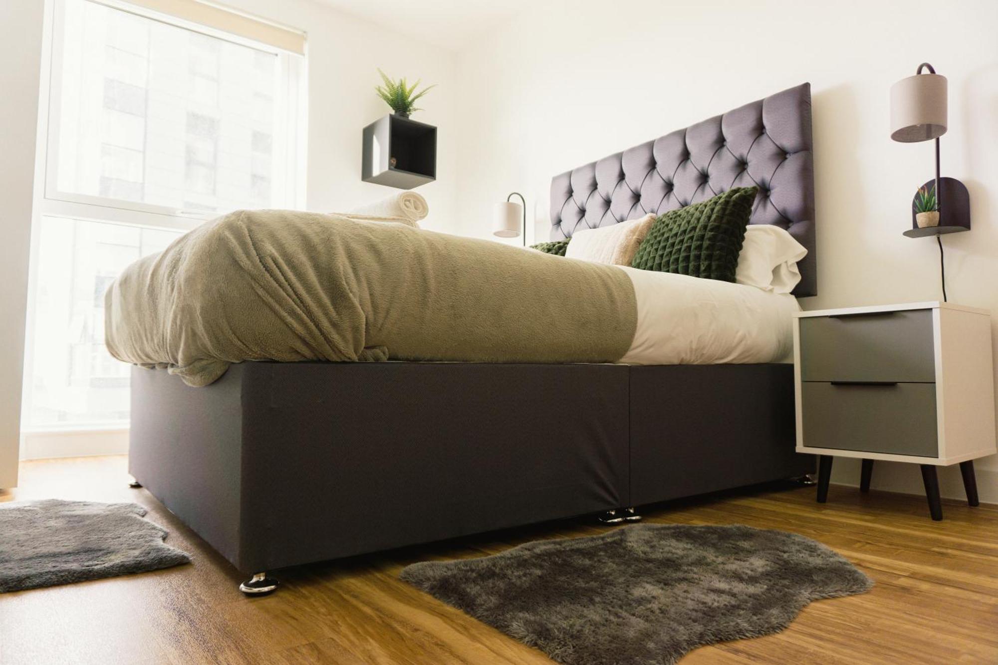 Manchester'S Luxurious 2-Bed Haven With Balcony - Canal Views & Proximity To Manchester United Ngoại thất bức ảnh