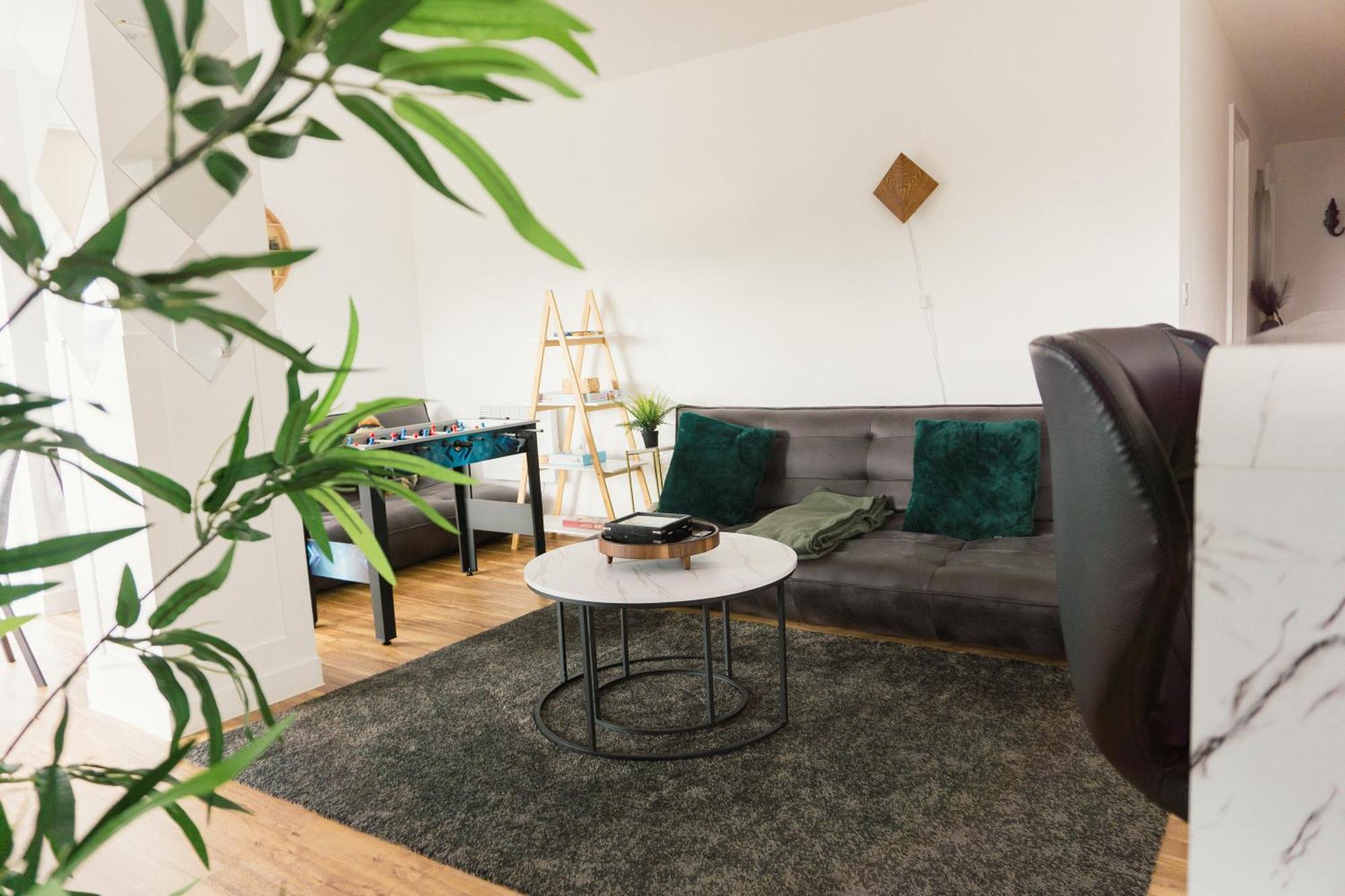 Manchester'S Luxurious 2-Bed Haven With Balcony - Canal Views & Proximity To Manchester United Ngoại thất bức ảnh