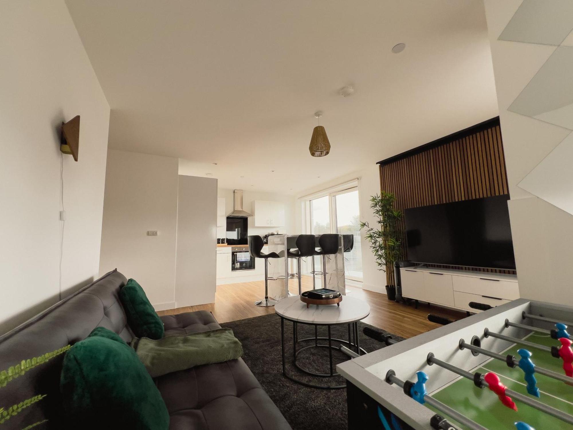 Manchester'S Luxurious 2-Bed Haven With Balcony - Canal Views & Proximity To Manchester United Ngoại thất bức ảnh