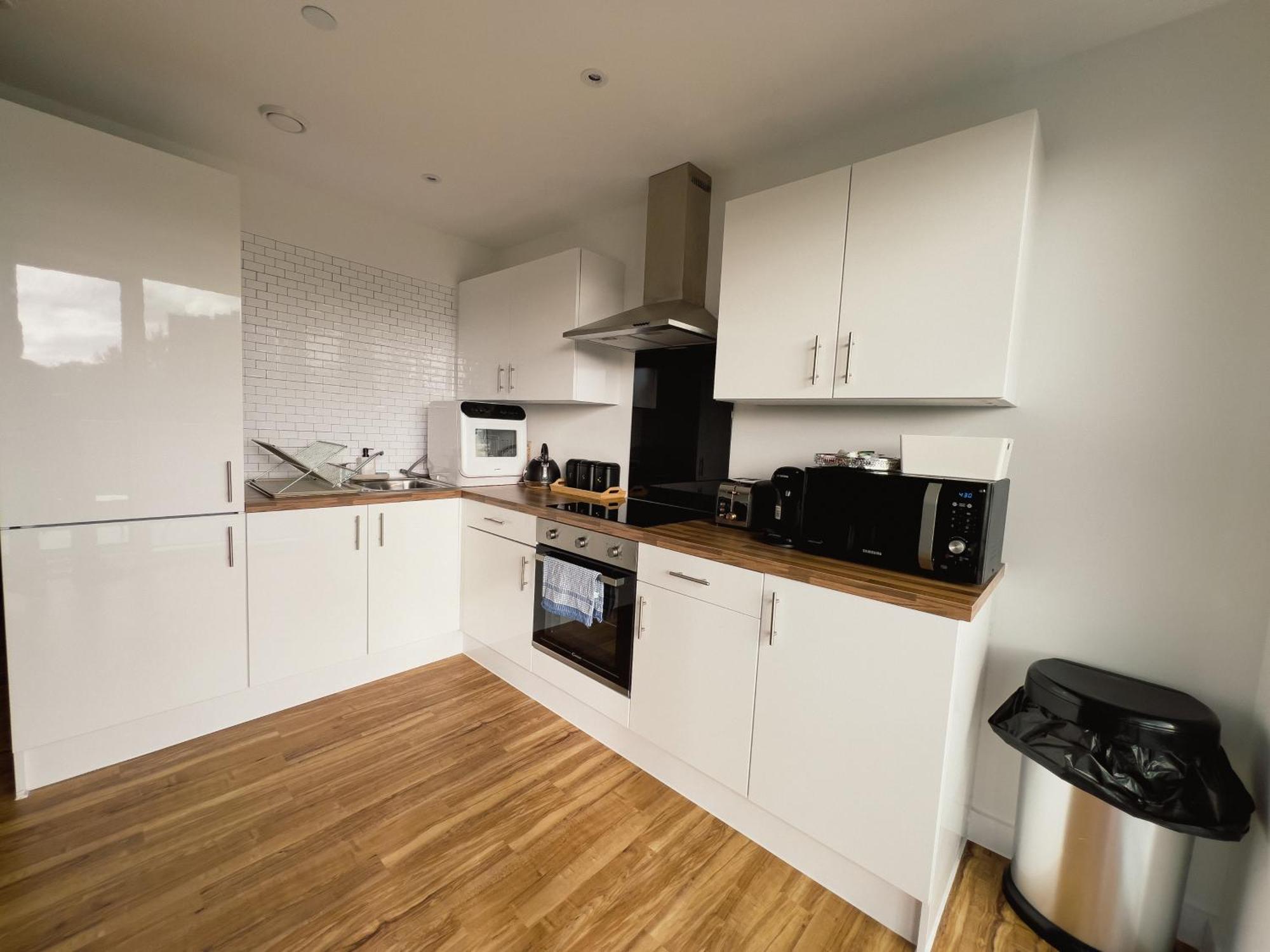 Manchester'S Luxurious 2-Bed Haven With Balcony - Canal Views & Proximity To Manchester United Ngoại thất bức ảnh